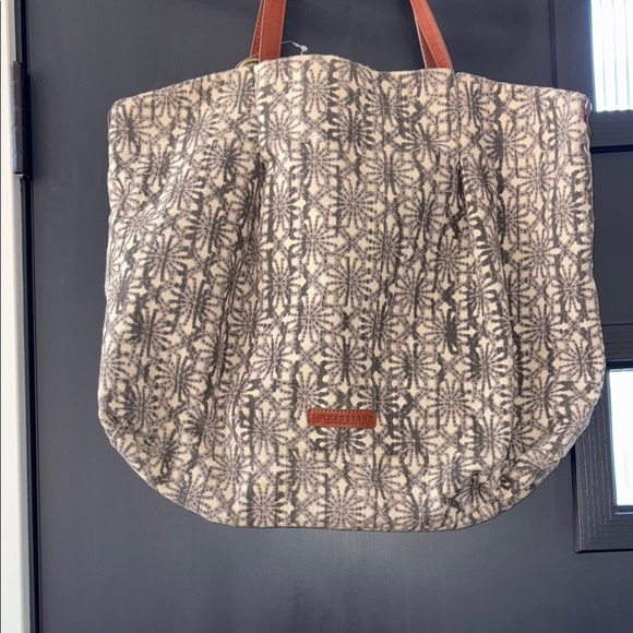 Take A Trip Lucky Brand Tote - Picture 4 of 5